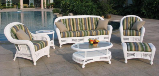 Attract your guest by choosing attractive outdoor furniture